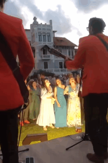 Grupo toca en una boda en Ribadesella